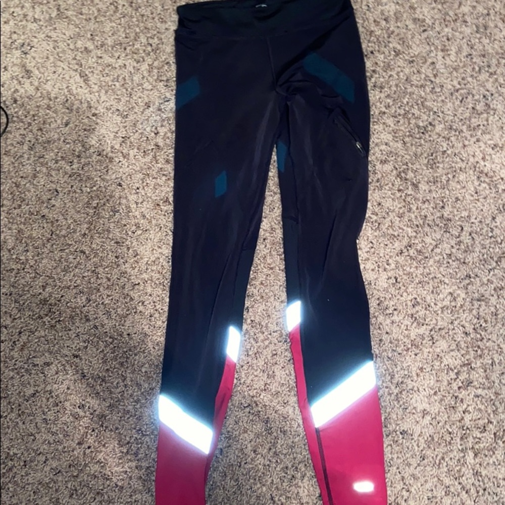 🦋maroon and reflective leggings